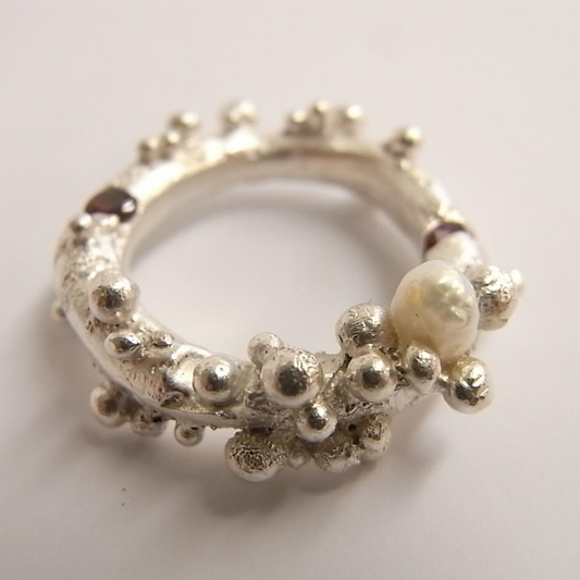 Silver ring wit synthetic ruby and small pearl and silver granules