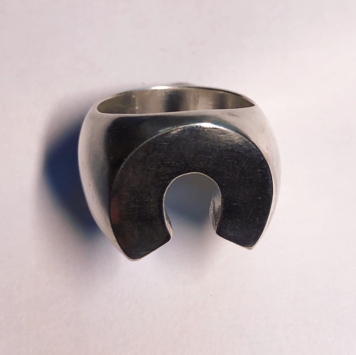 horseshoe ring